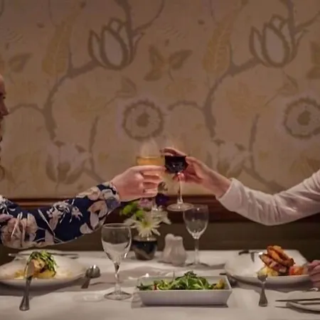 מלון Breffni Arms 3*