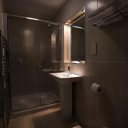 Breffni Arms 3*