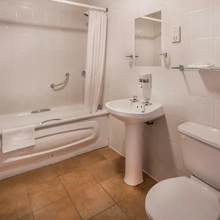 Breffni Arms 3*